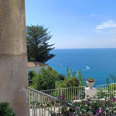 La Luna E Il Faro Apartment